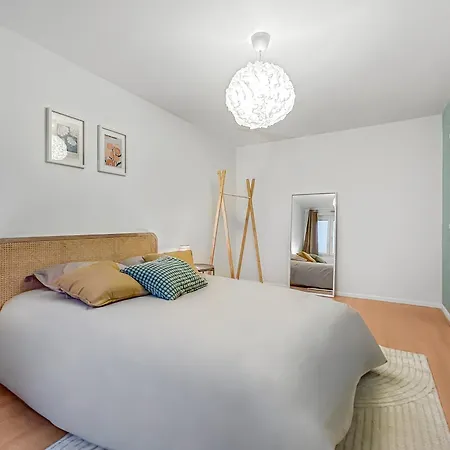 Cuisine Equipee, Balcon & 2p Parking A Apartment