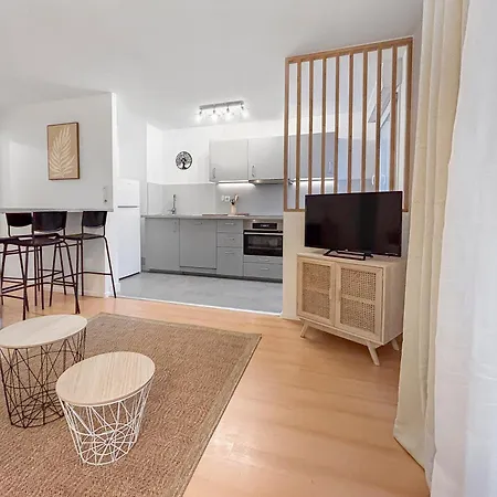 Apartment Cuisine Equipee, Balcon & 2p Parking A