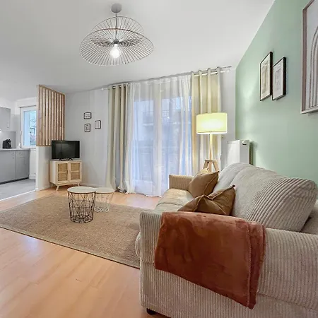 Apartment Cuisine Equipee, Balcon & 2p Parking A