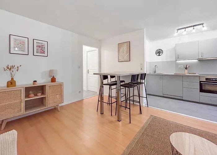 Apartment T2 Cosy A Avec Balcon & Parking Prive