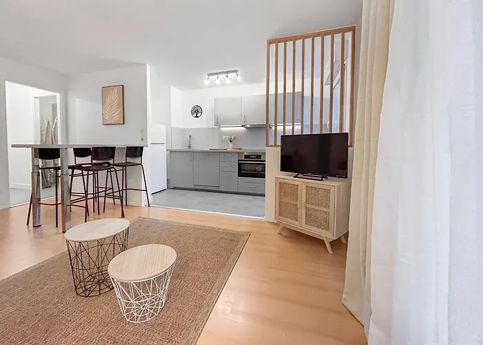 Apartment T2 Cosy A Avec Balcon & Parking Prive