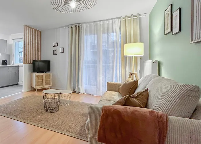 Apartment T2 Cosy A Avec Balcon & Parking Prive